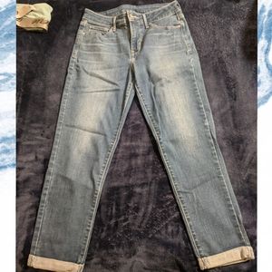 Levi's cropped skinny jeans